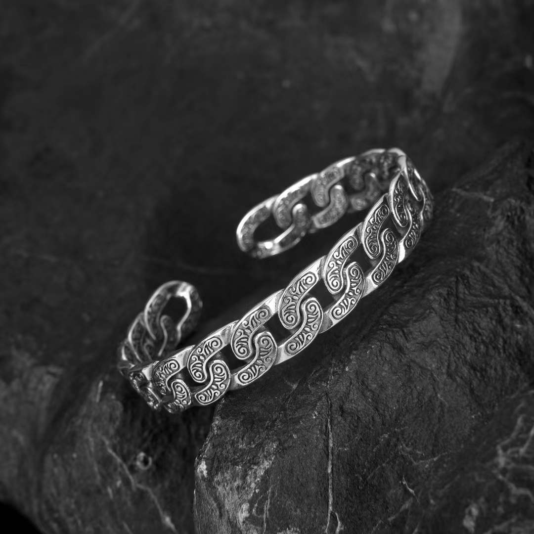 Lorvek – Interwoven Silver Cuff Bracelet