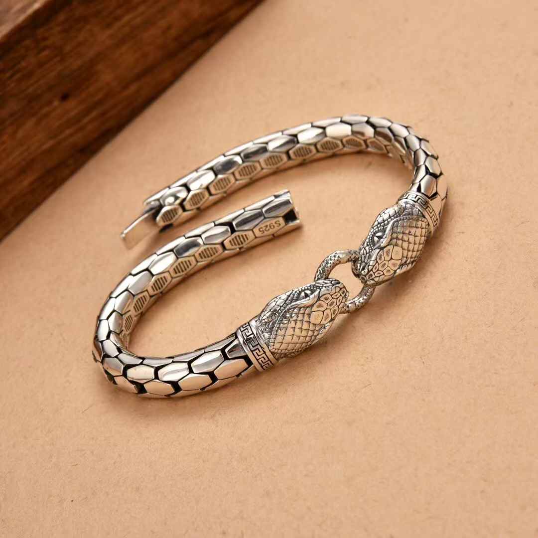 Hydra - Handcrafted Silver Bracelet