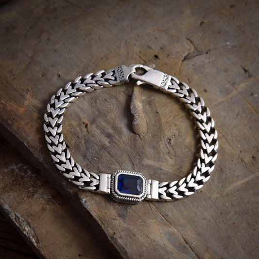 Hirvon - Sapphire Clasp Silver Bracelet