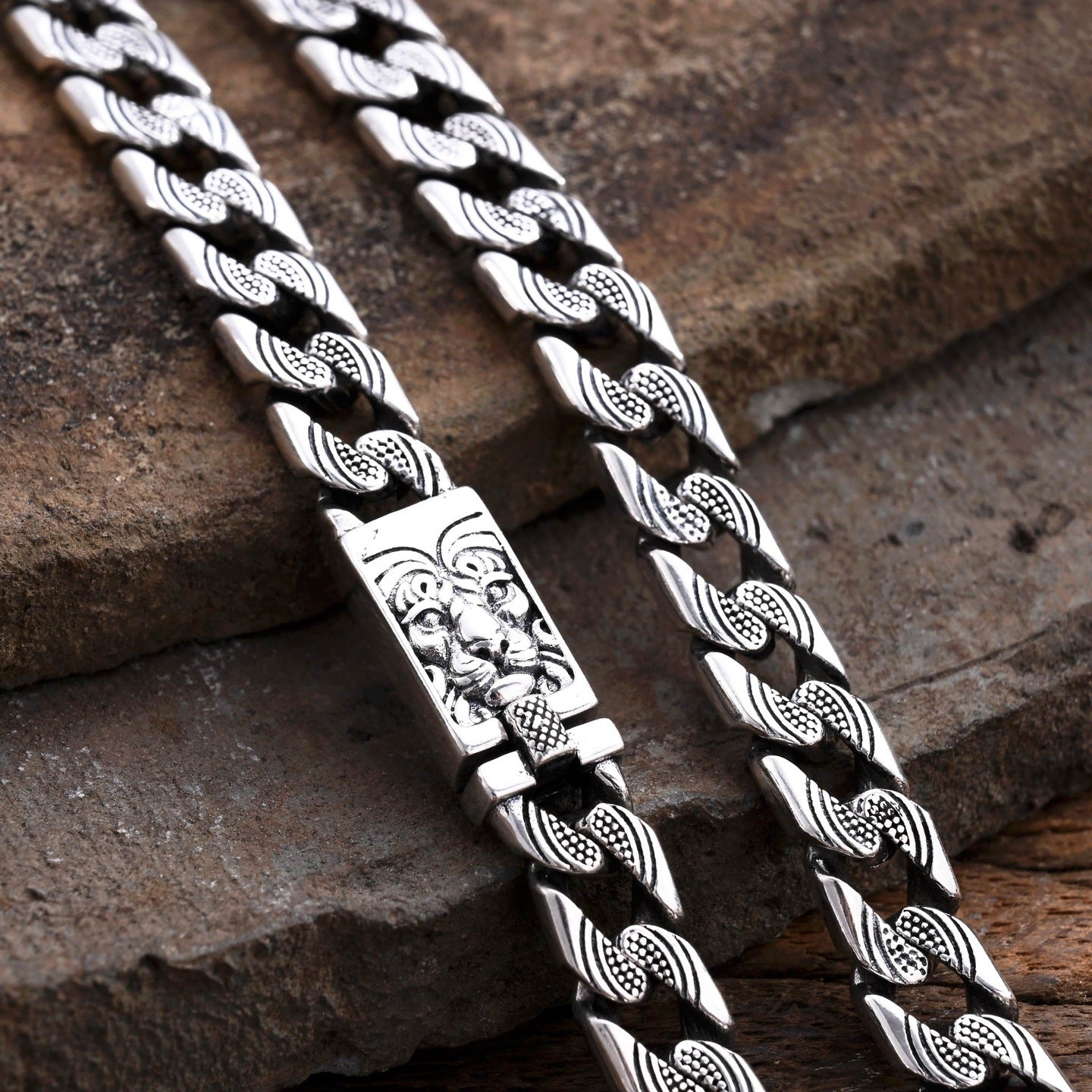 Aenor - Mindroot Silver Necklace