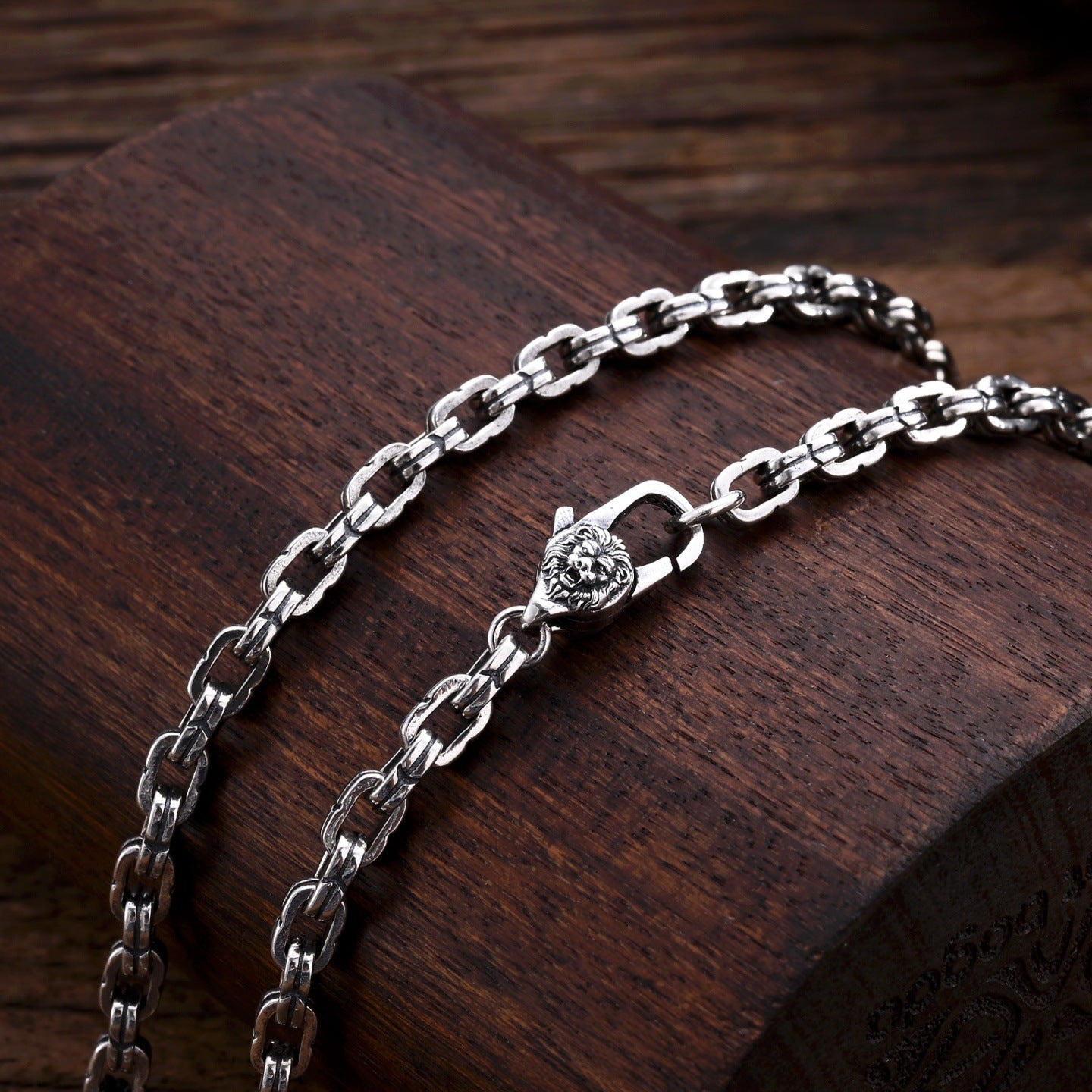 Nartho - Inner Forge Silver Chain